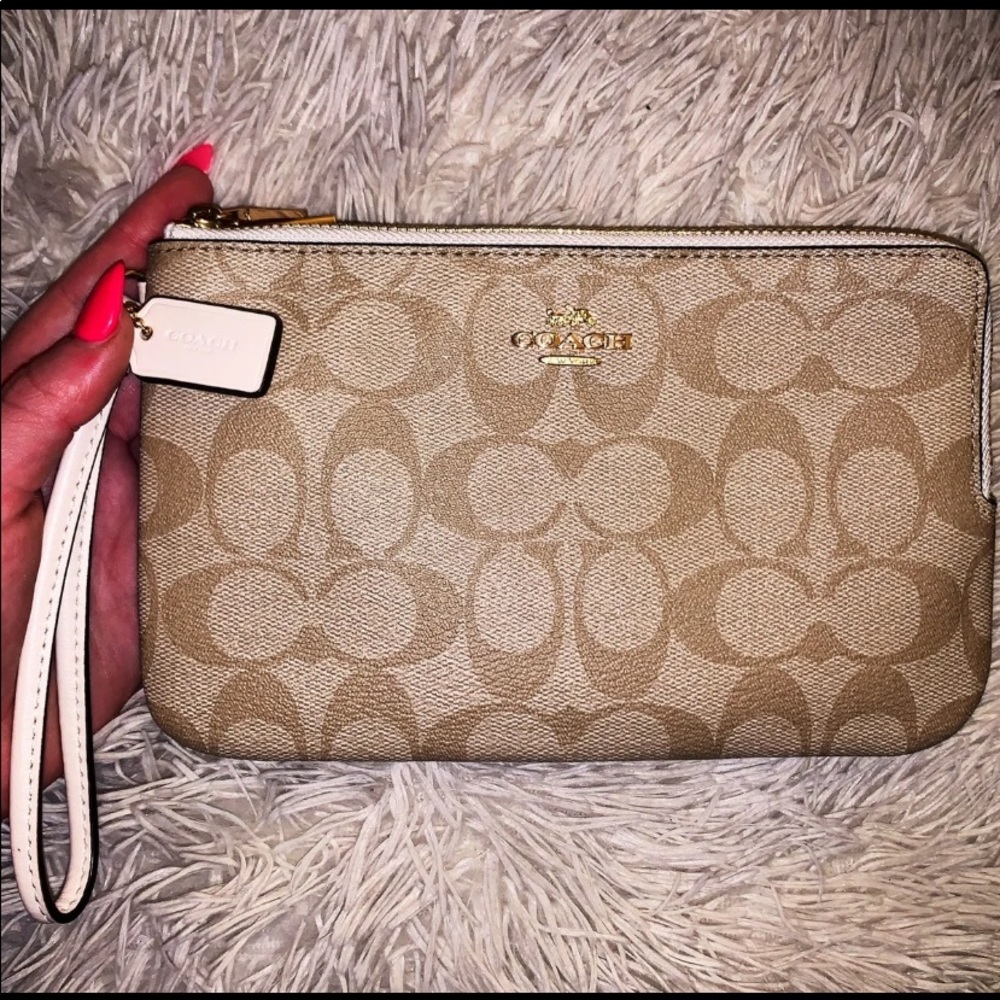 🔴💲100 off 💲🔴 Authentic coach wristlet!!